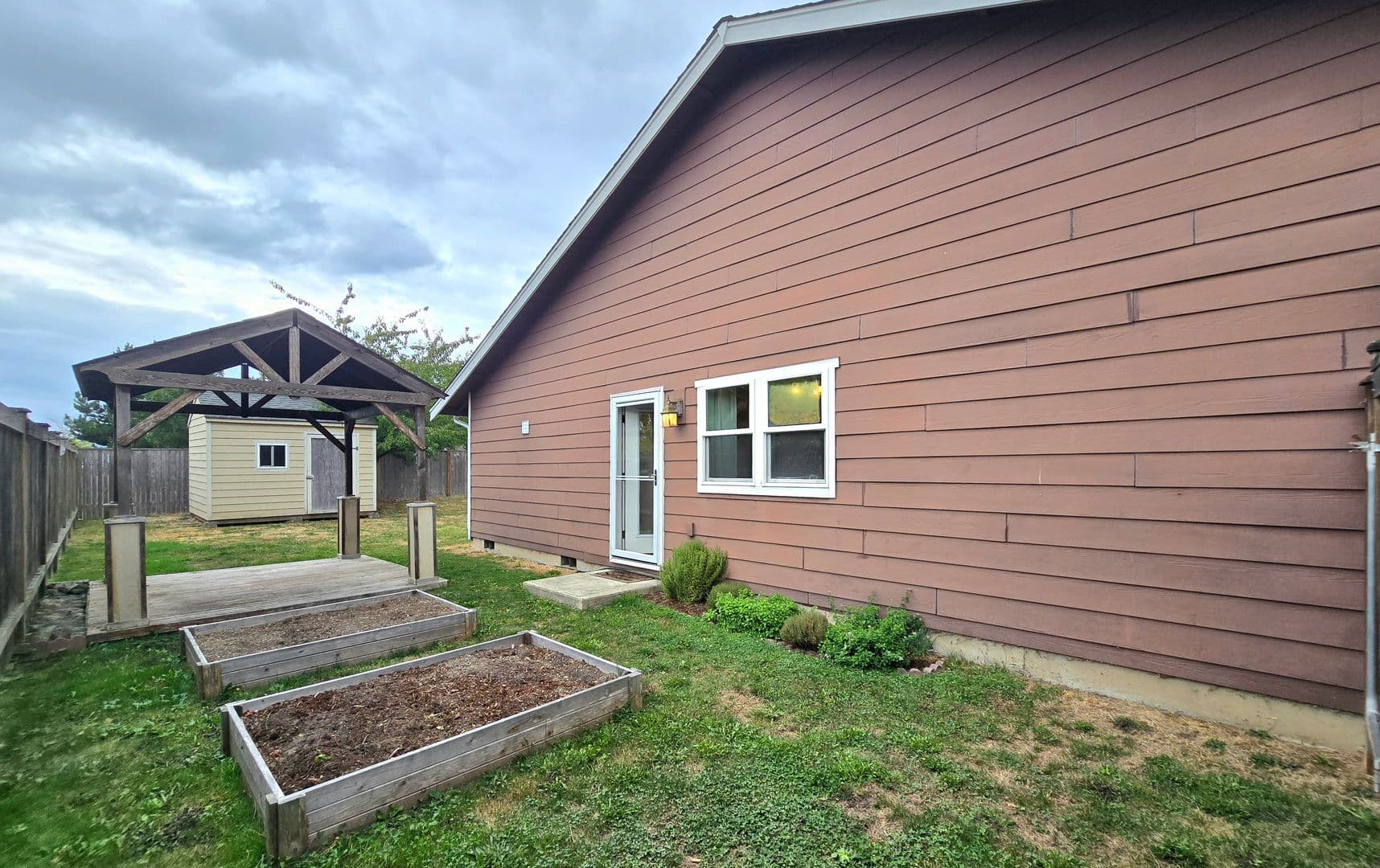 Stanwood House: 28602 74th Dr NW