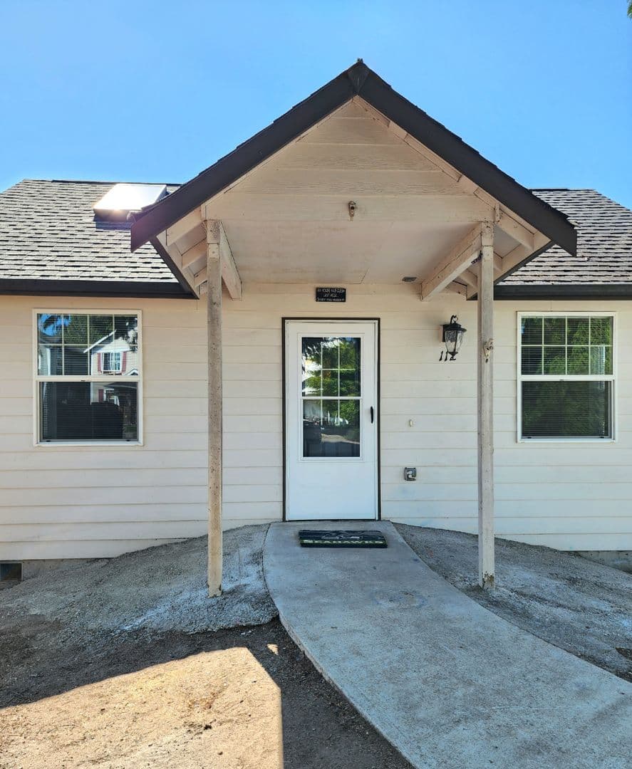 Arlington House: 112 N Gifford Ave