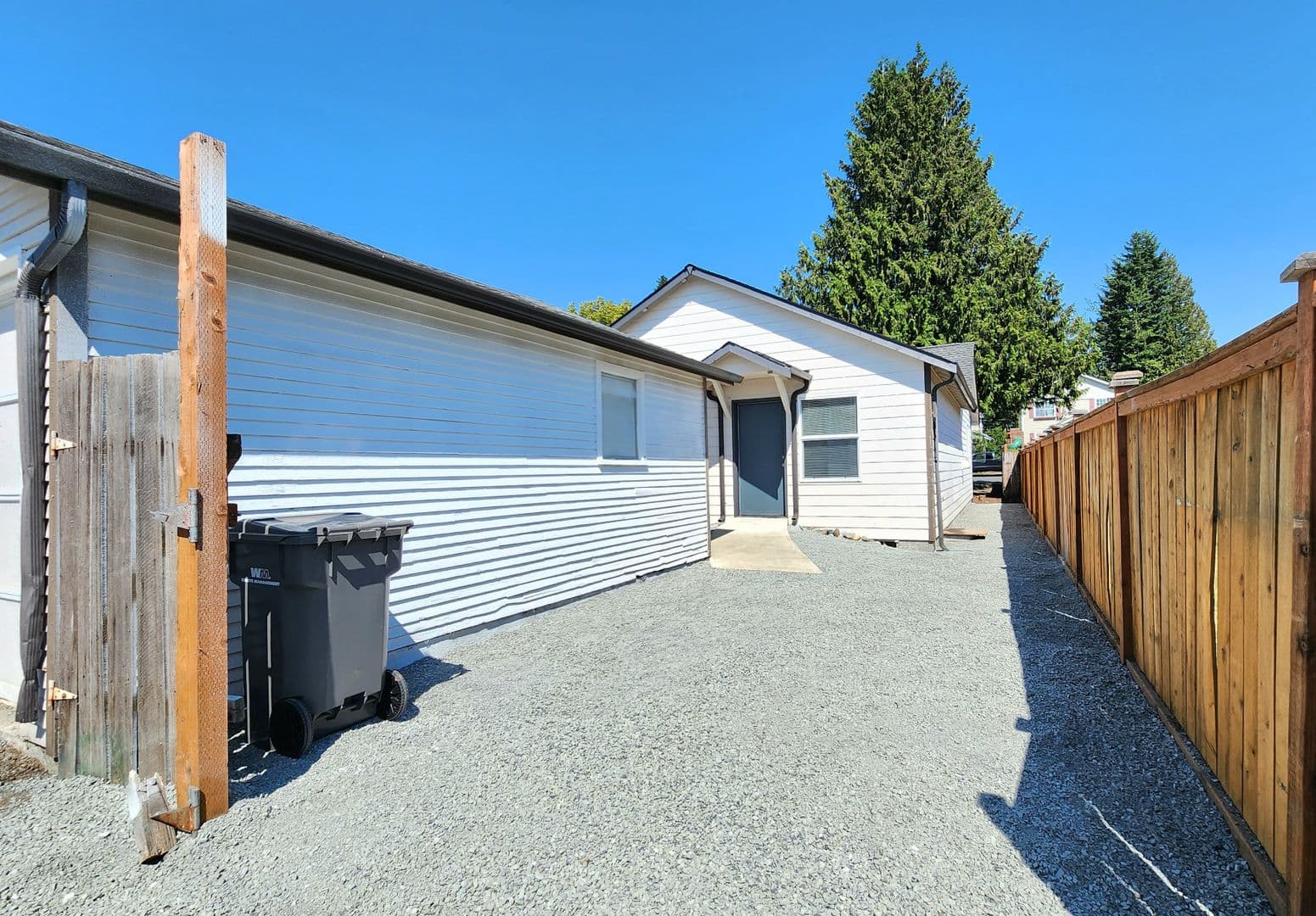 Arlington House: 112 N Gifford Ave