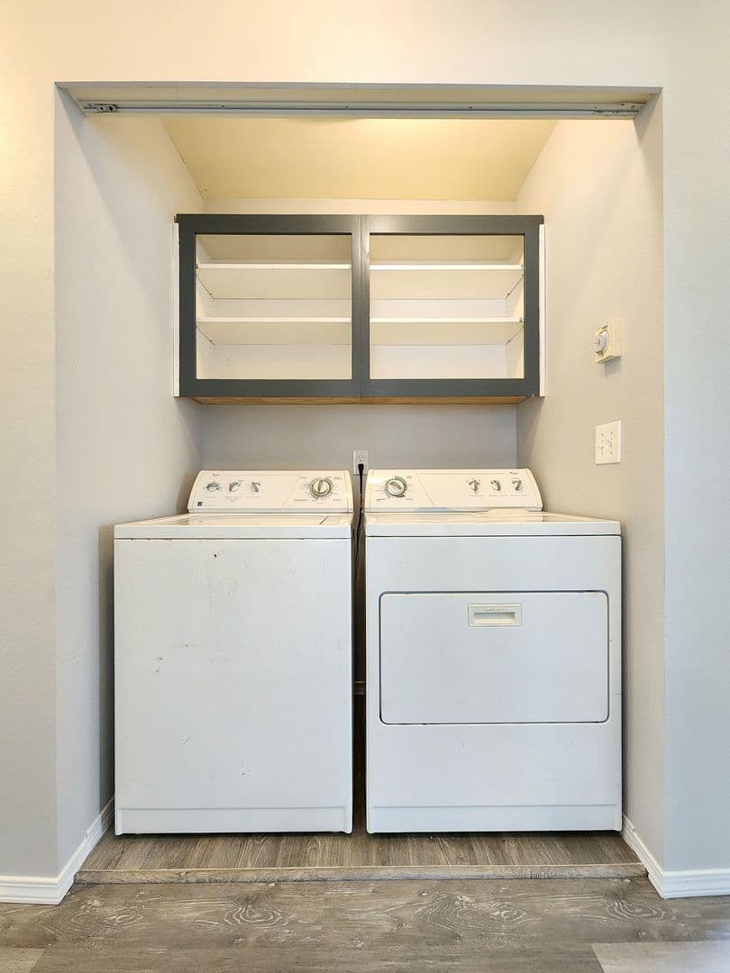 Arlington House: 112 N Gifford Ave