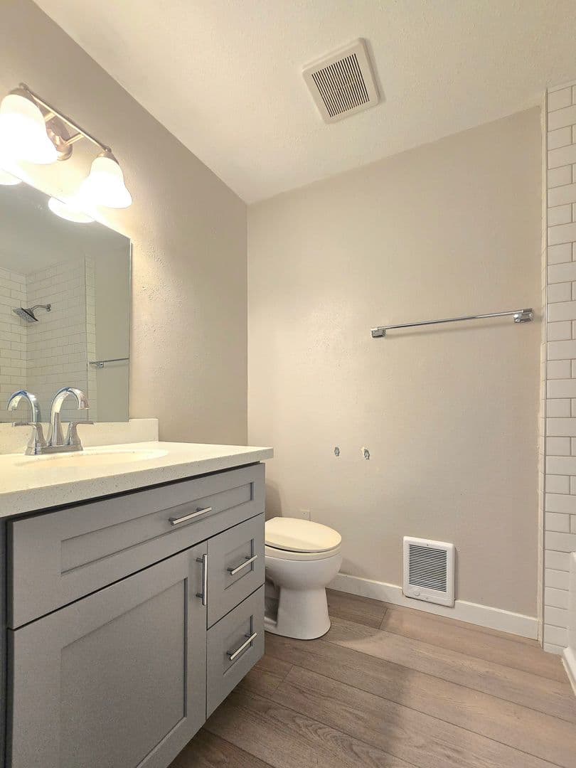 Gold Bar House: 236 7th St