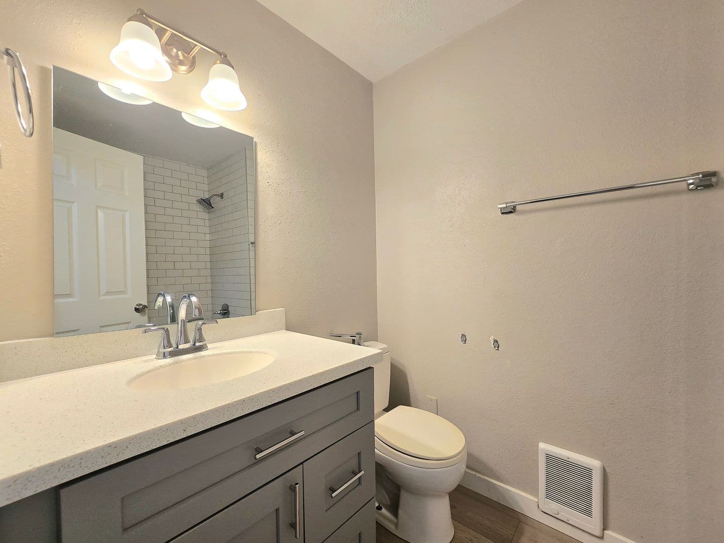 Gold Bar House: 236 7th St