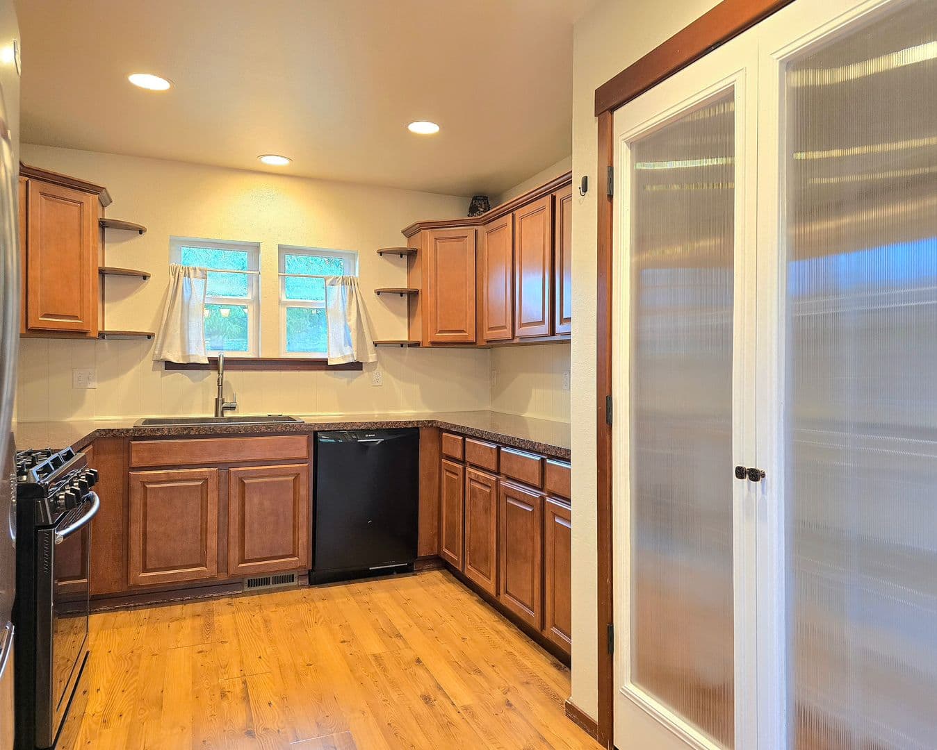 Stanwood House: 28602 74th Dr NW