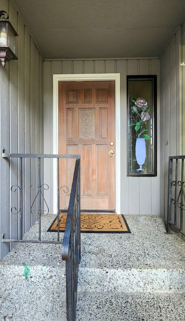 Everett House: 3532 99th St SE