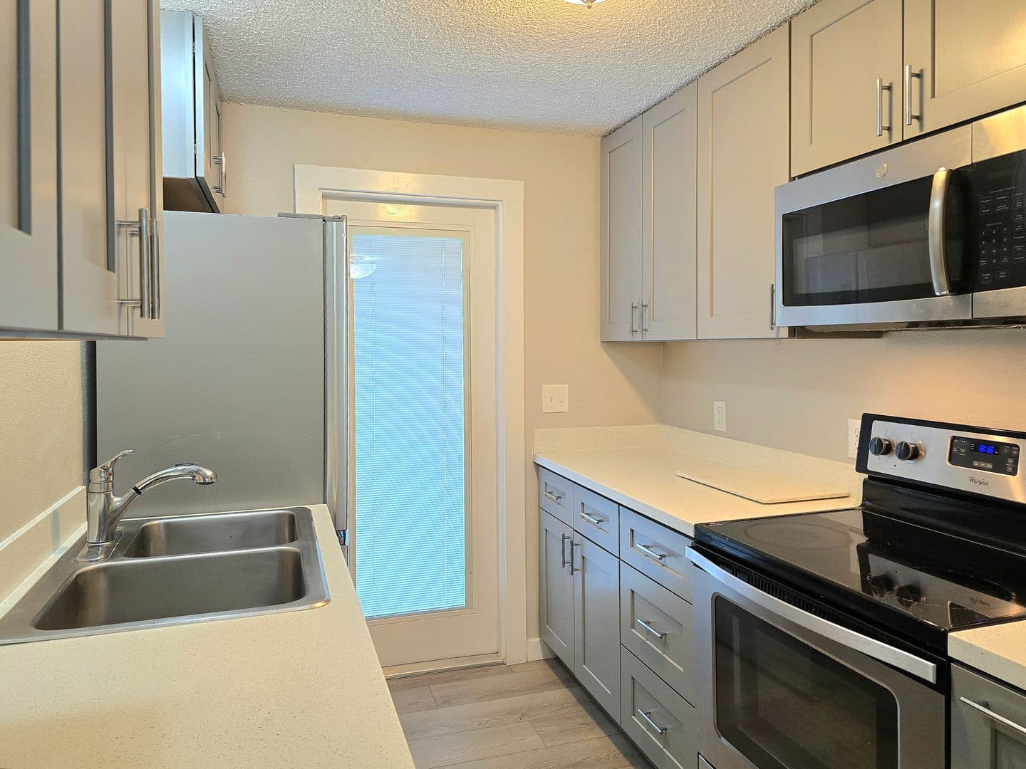 Gold Bar House: 236 7th St