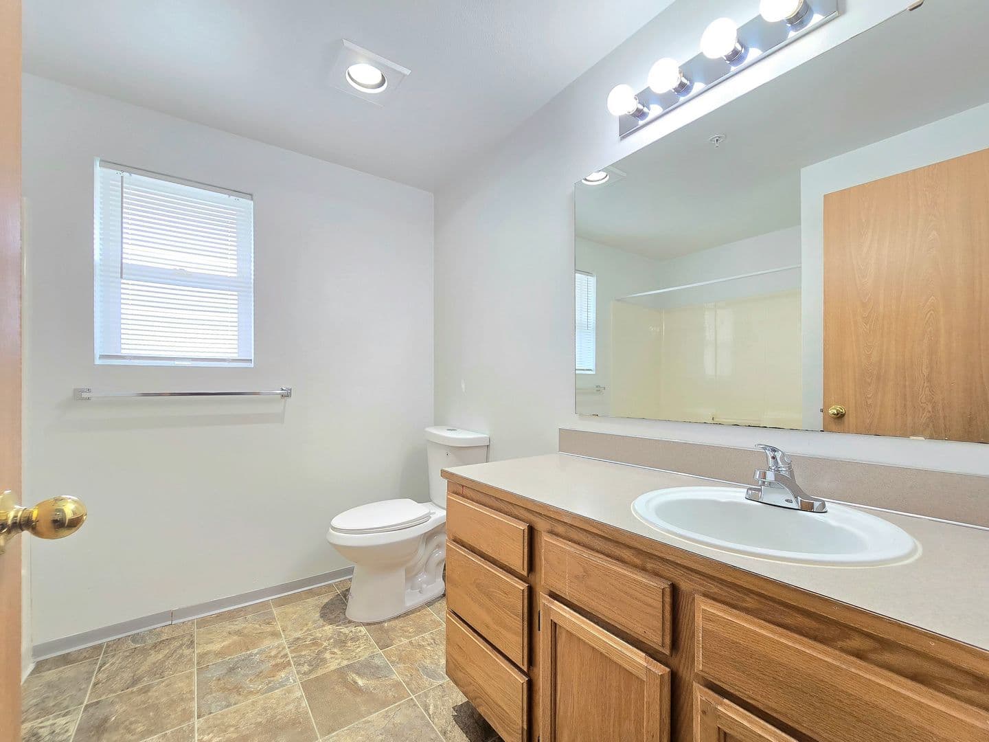 Marysville Apartment: 11811 State Ave
