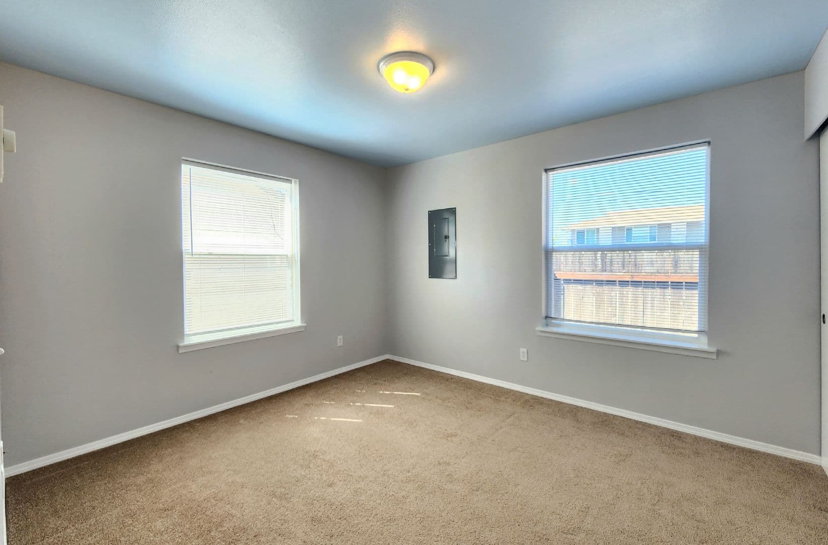 Arlington House: 112 N Gifford Ave