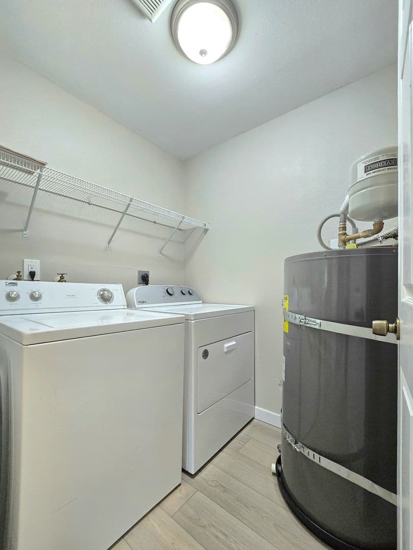 Gold Bar House: 236 7th St
