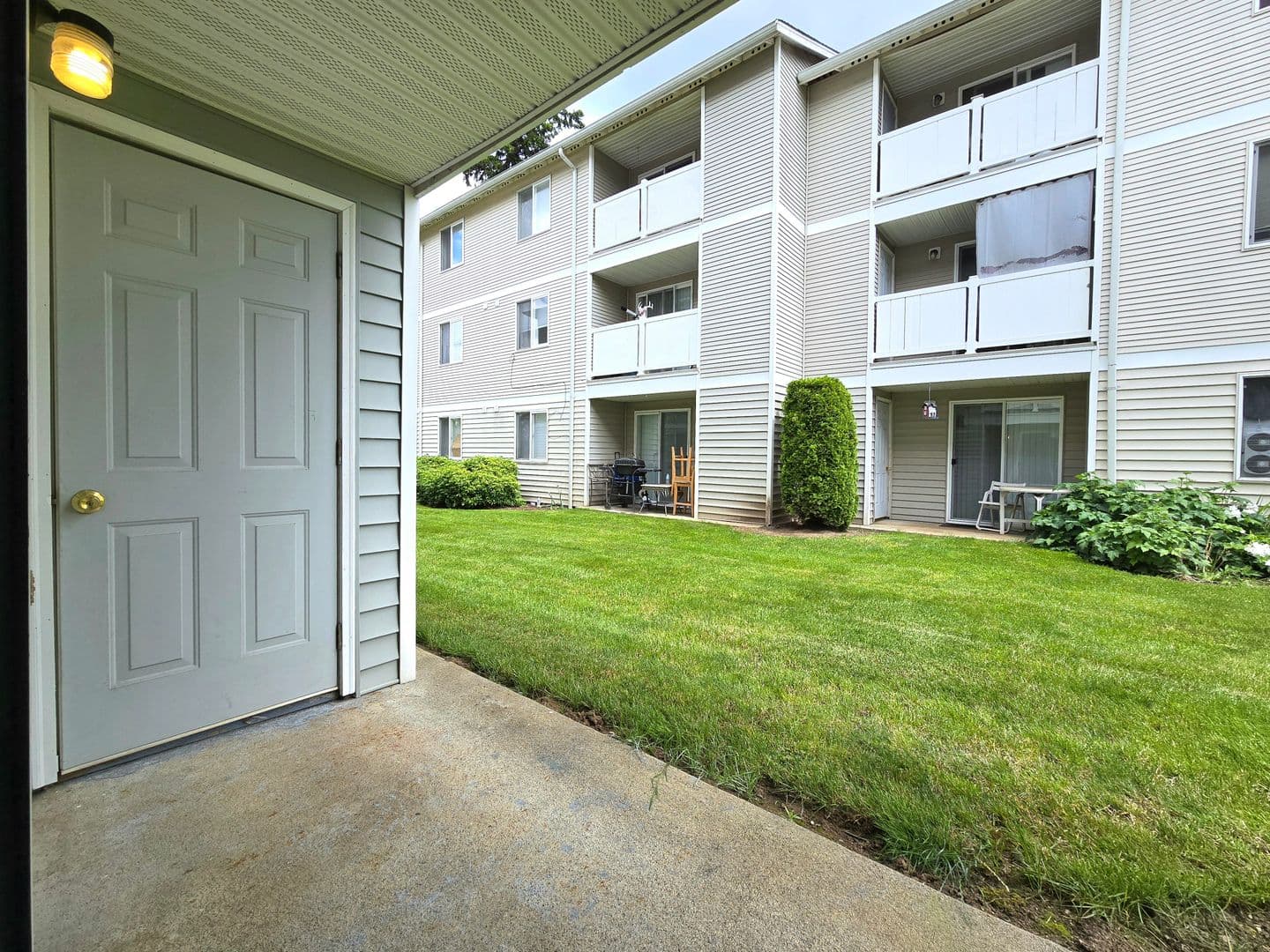 Marysville Apartment: 11811 State Ave
