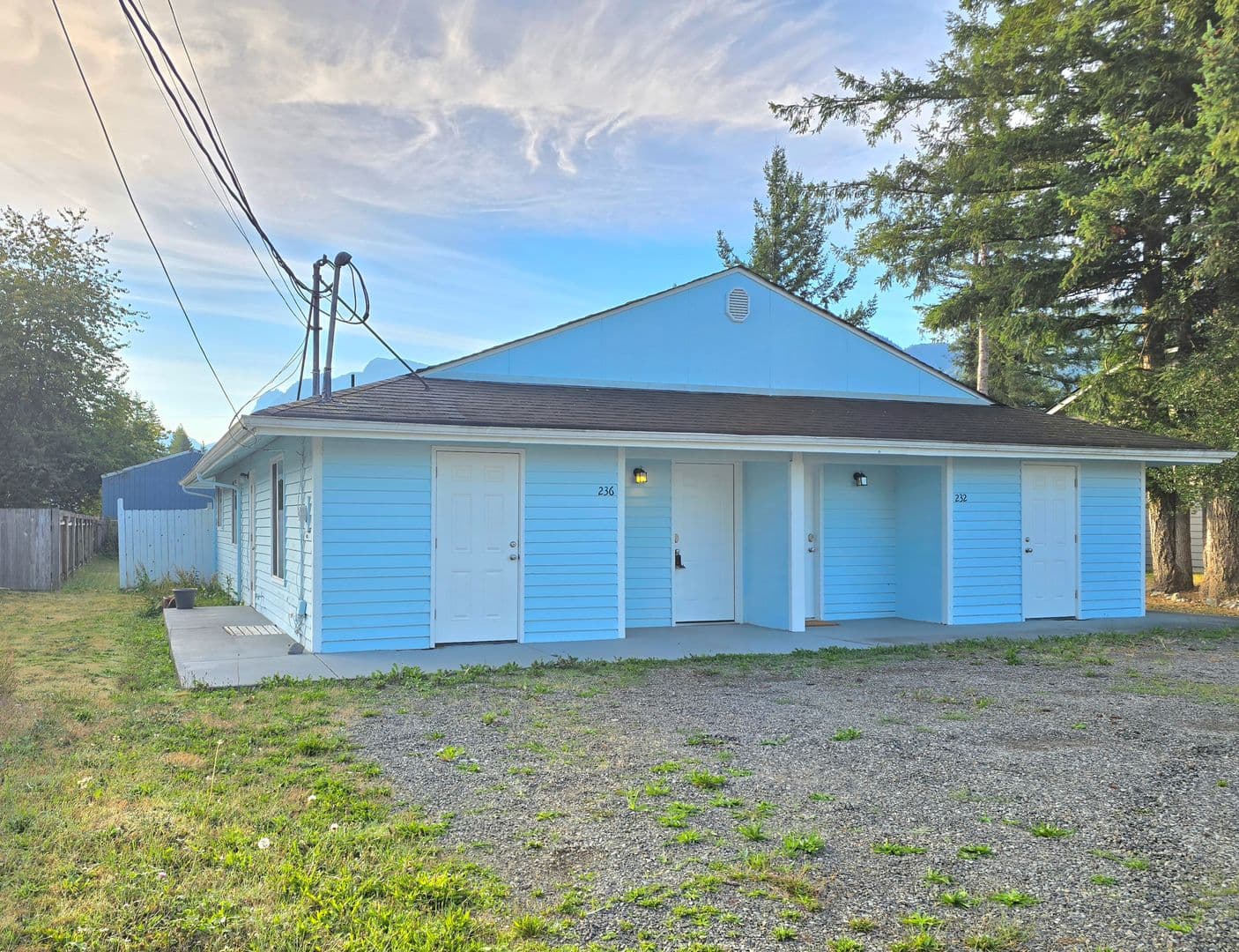 Gold Bar House: 236 7th St