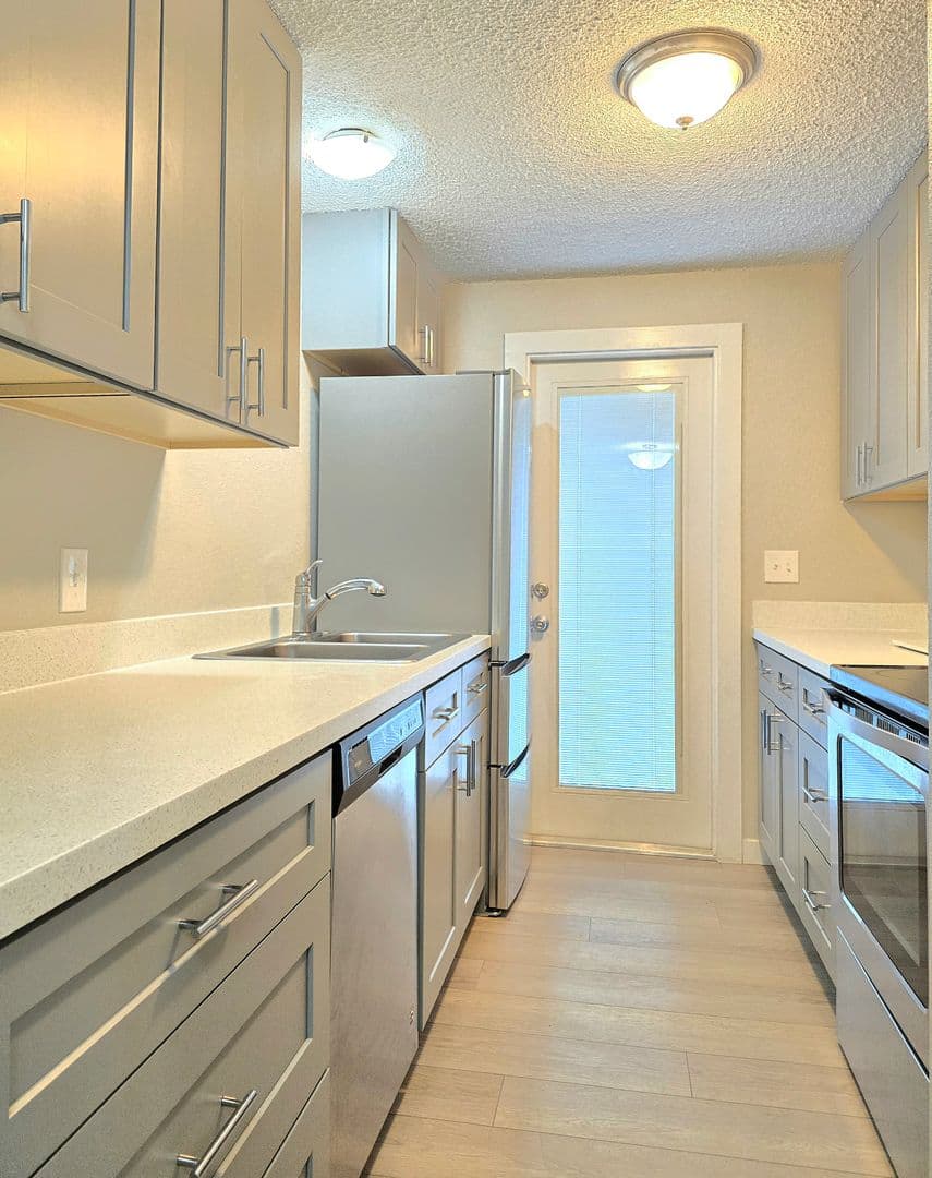 Gold Bar House: 236 7th St