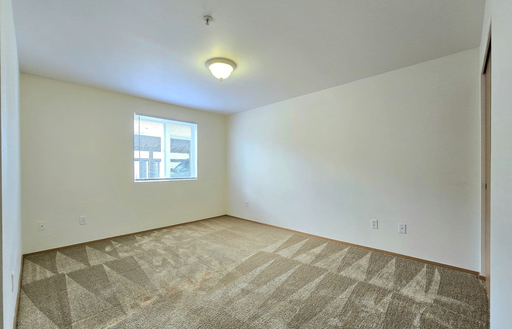 Marysville Apartment: 11811 State Ave