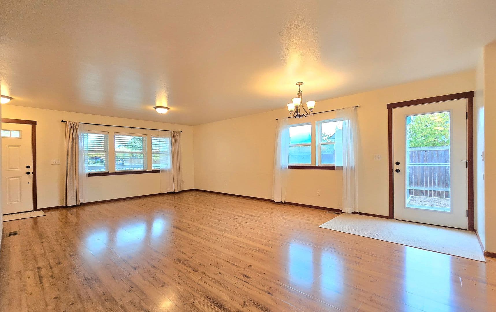 Stanwood House: 28602 74th Dr NW