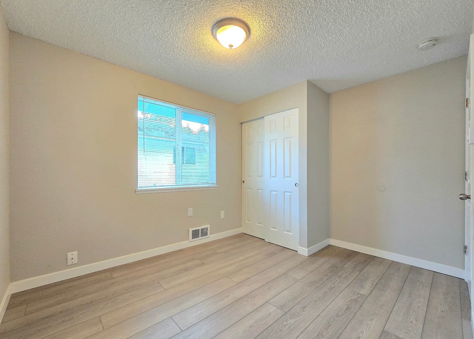 Gold Bar House: 236 7th St