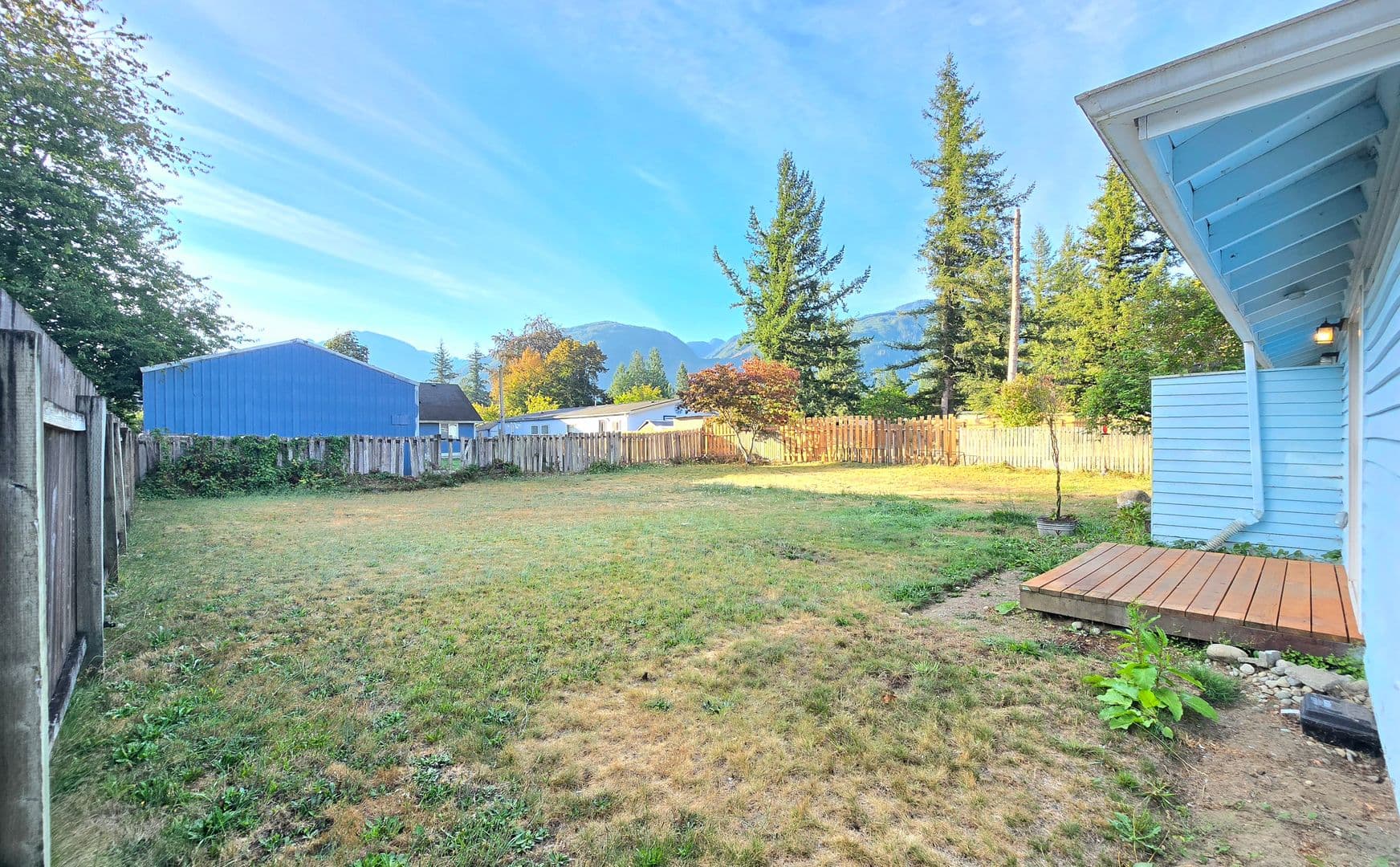 Gold Bar House: 236 7th St