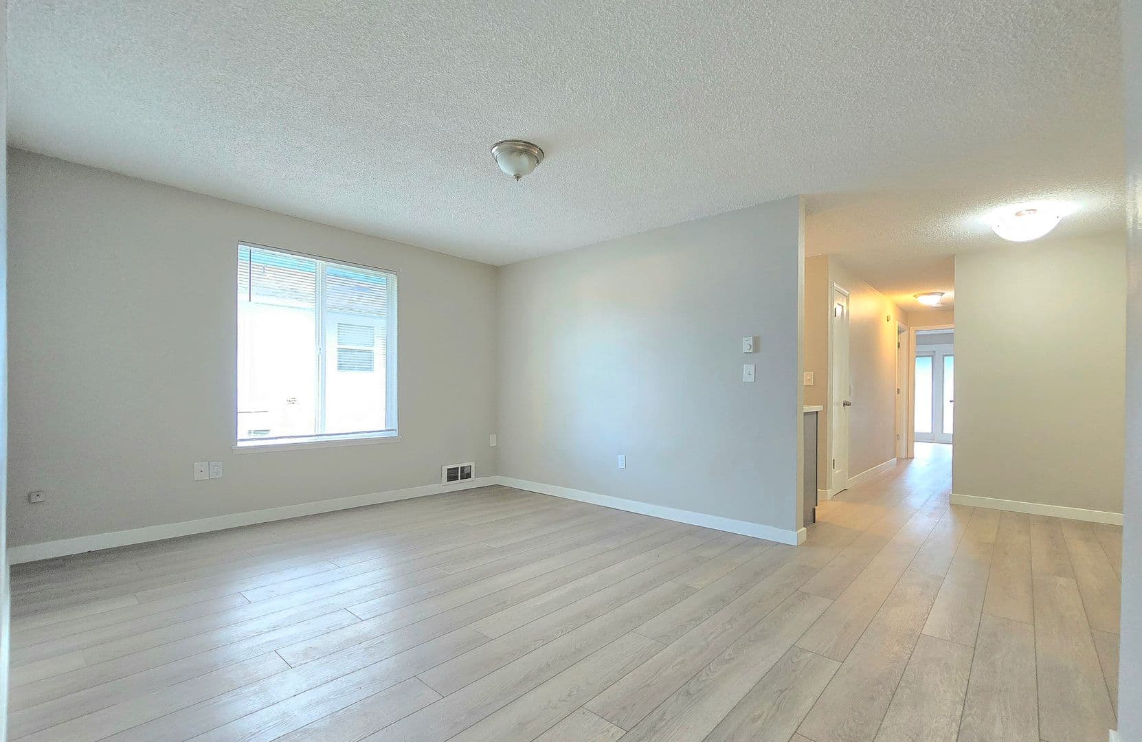 Gold Bar House: 236 7th St