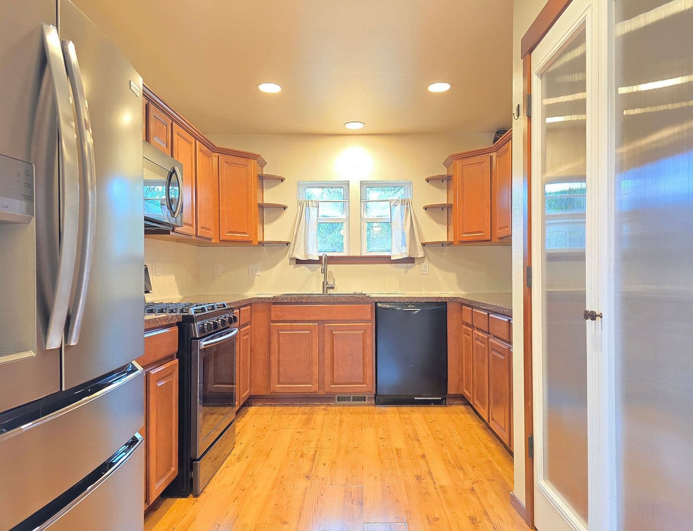 Stanwood House: 28602 74th Dr NW