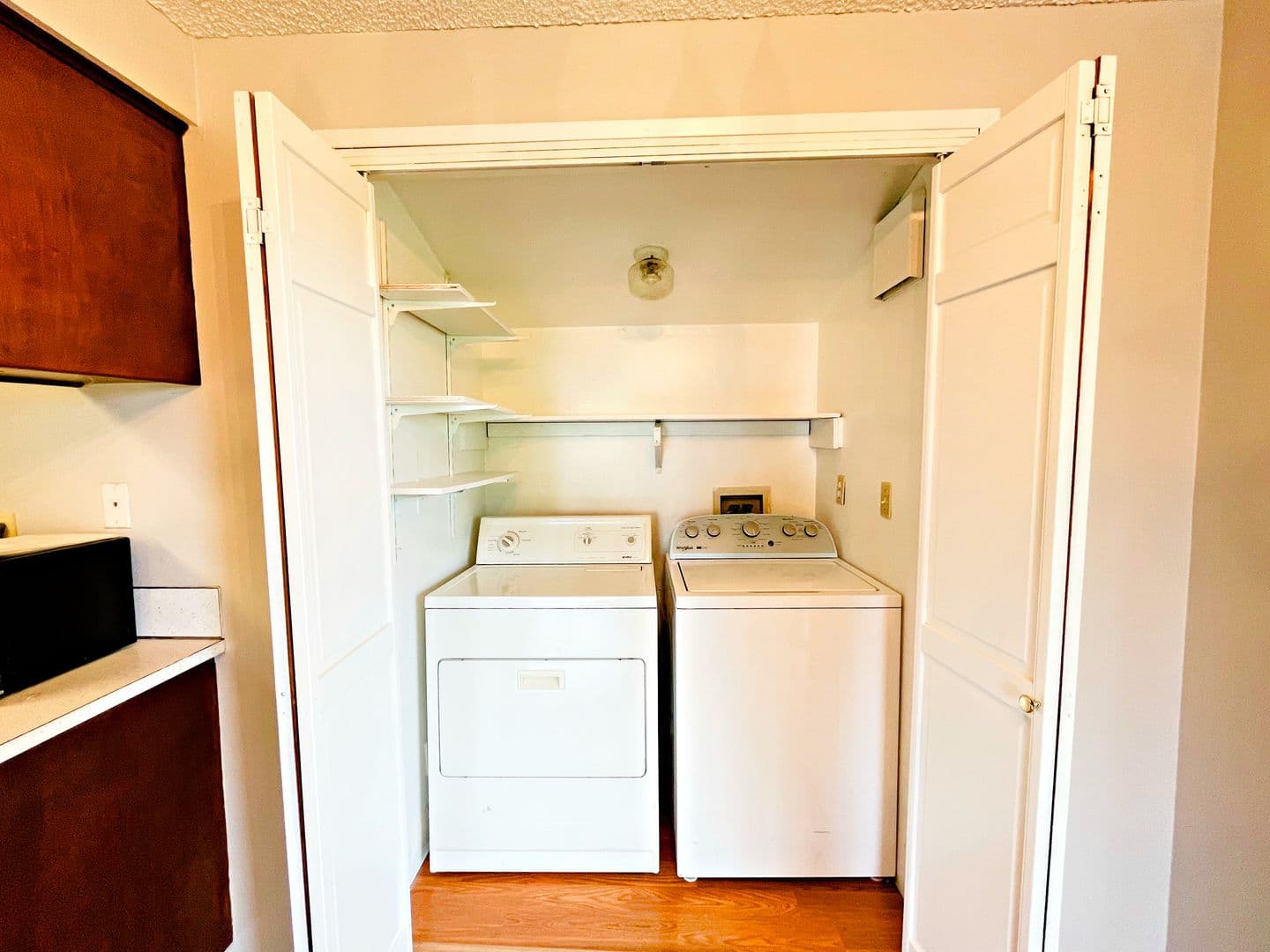 Everett Apartment: 6130 W. Beech St