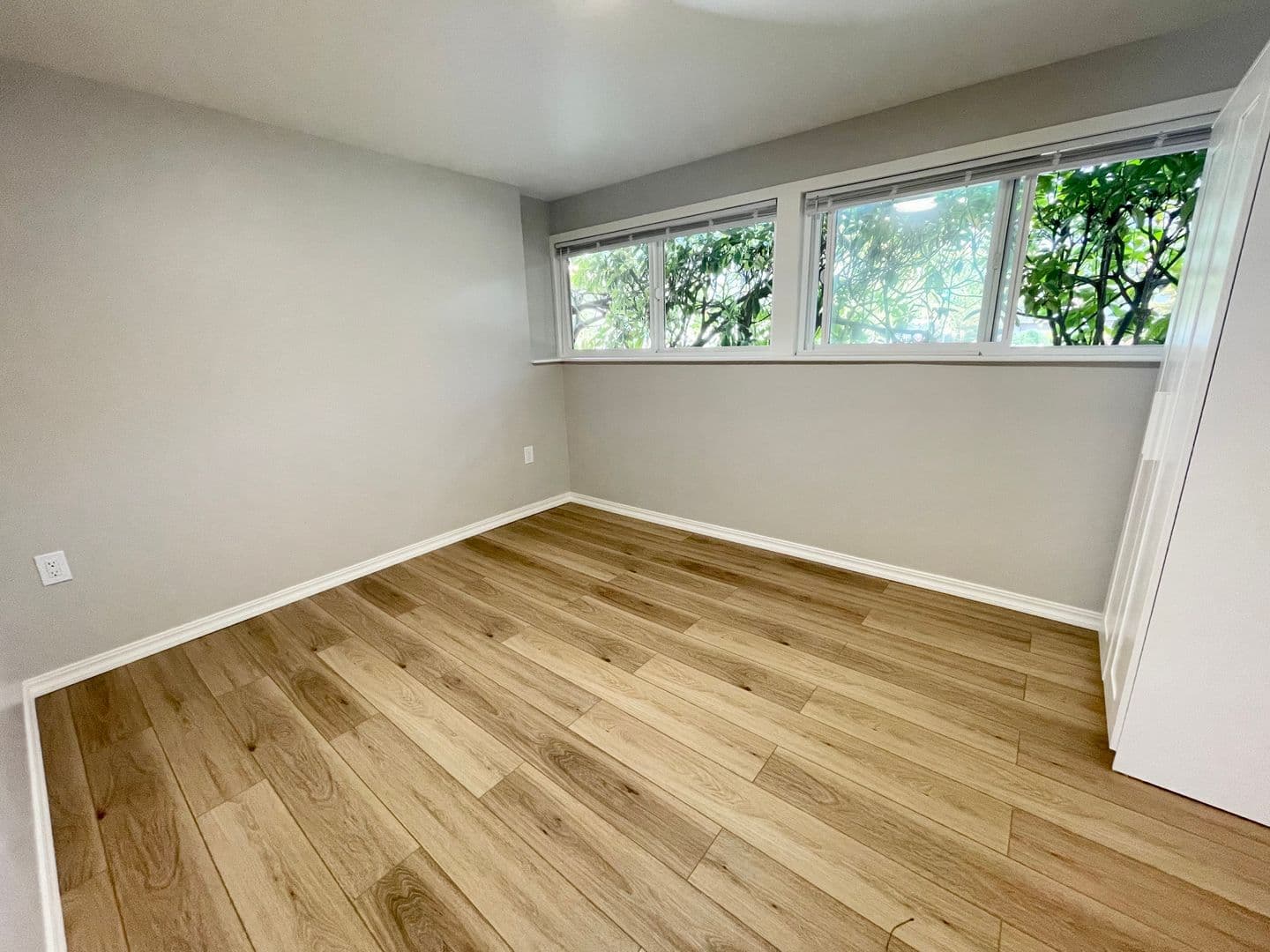 Lynnwood Apartment: 18926 65th PL. W