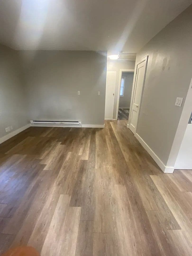 Kirkland House: 6731 104th Ave NE