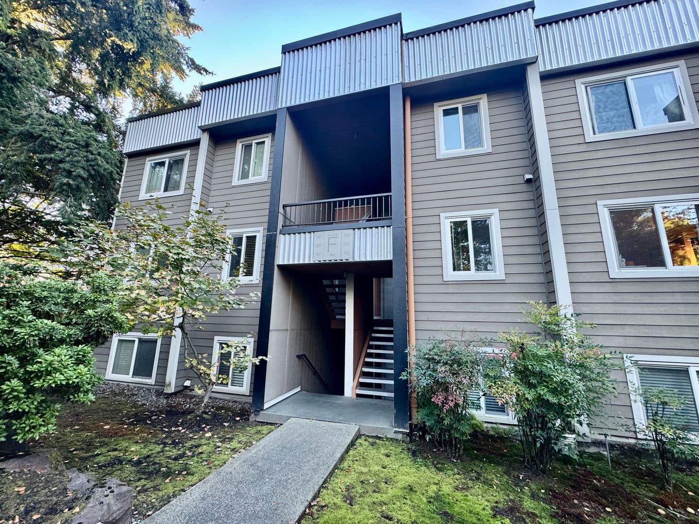 Kirkland Condo: 746 Kirkland Circle F102