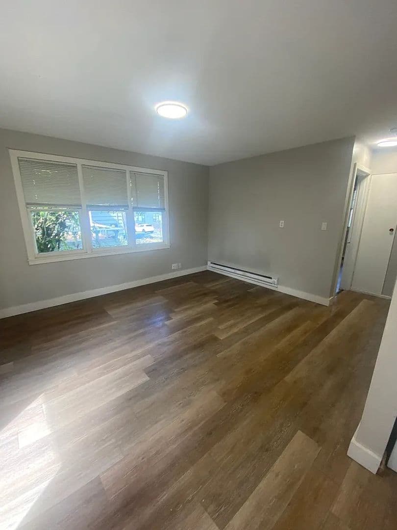 Kirkland House: 6731 104th Ave NE