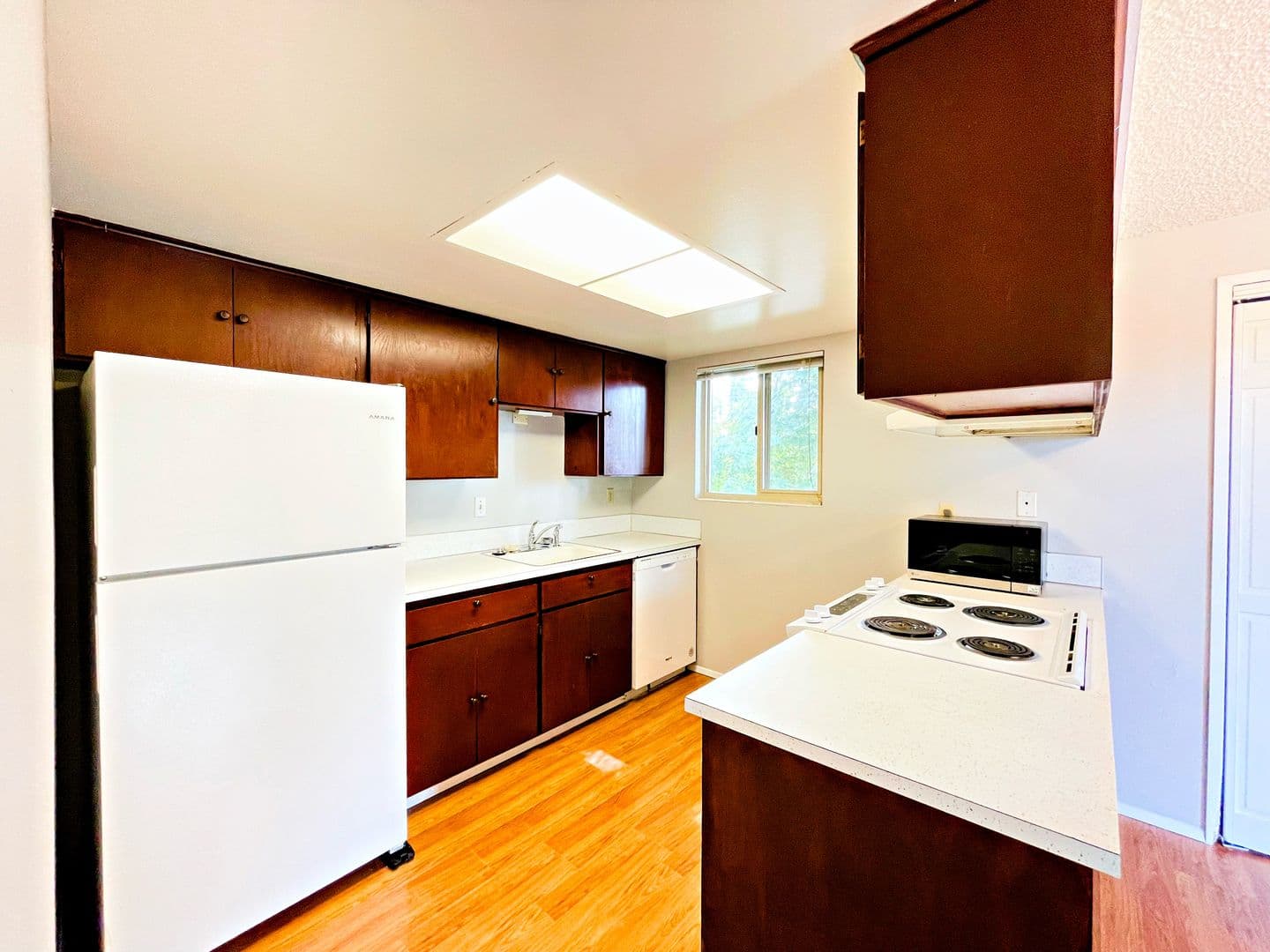 Everett Apartment: 6130 W. Beech St