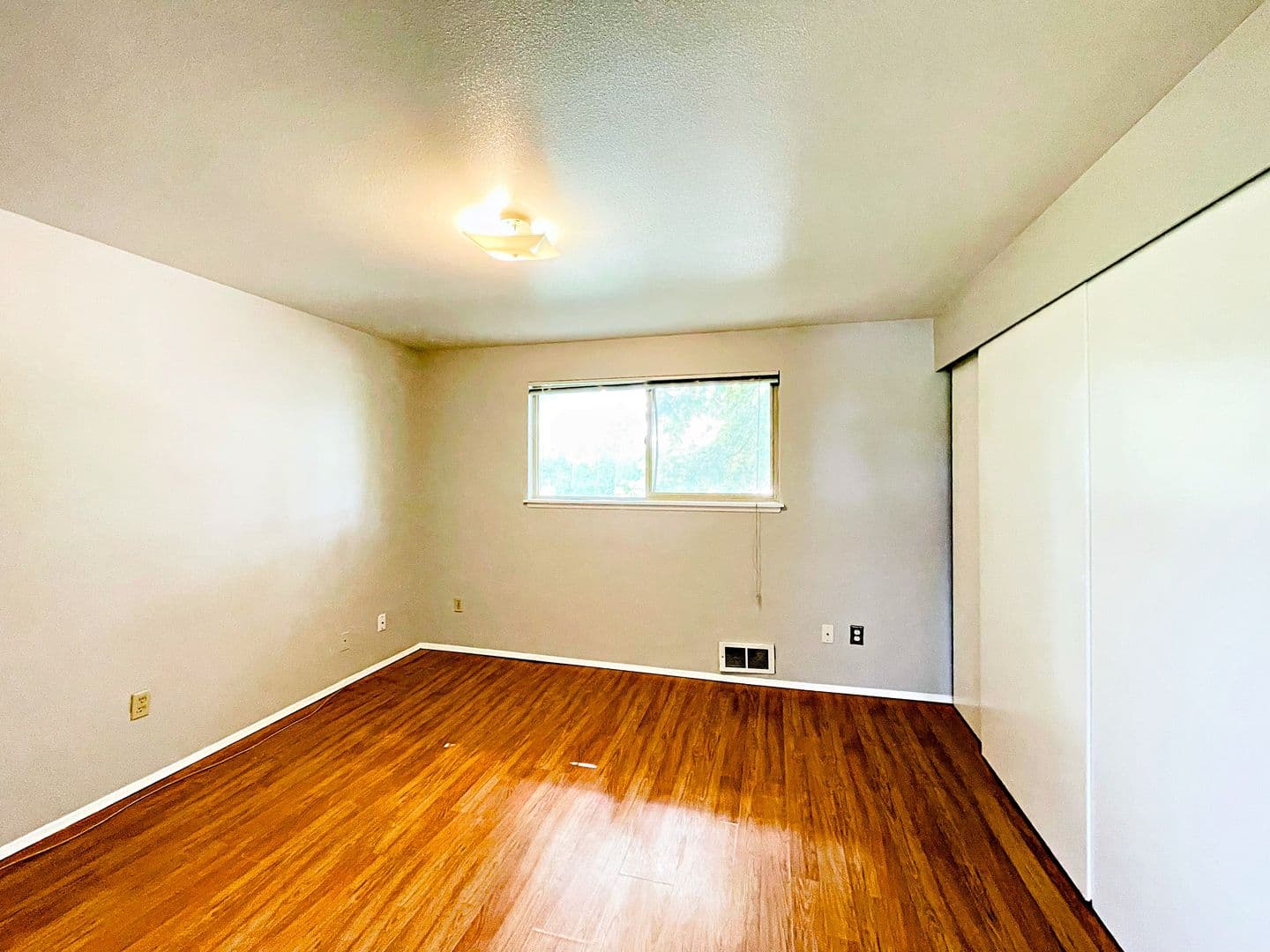 Everett Apartment: 6130 W. Beech St