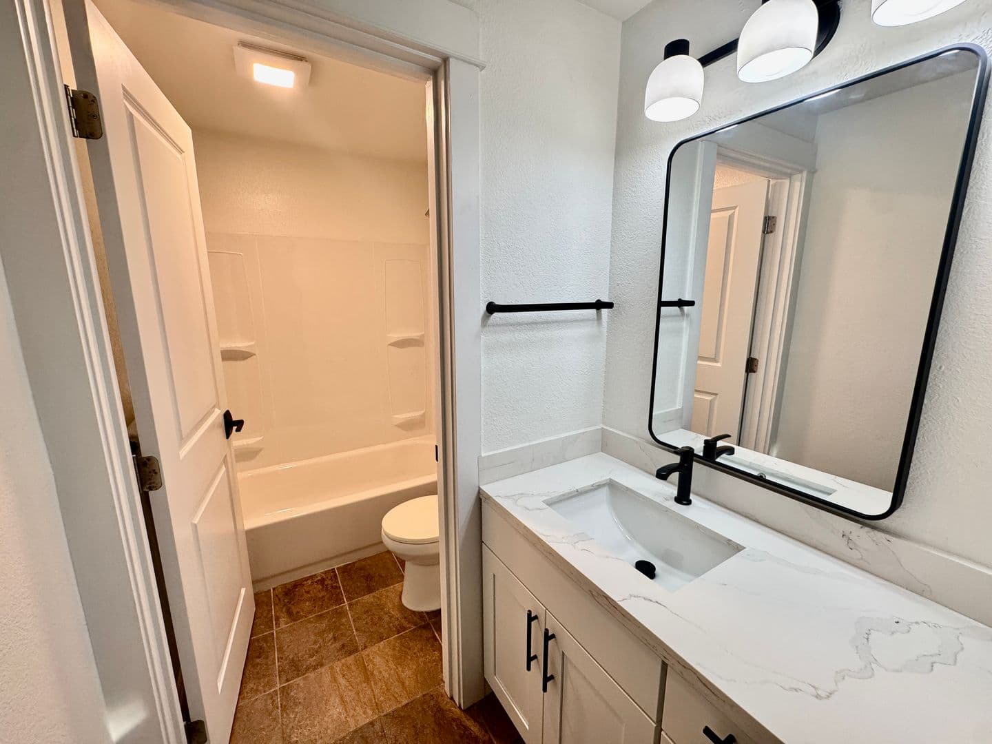 Kirkland Condo: 746 Kirkland Circle F102