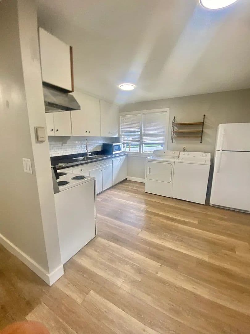 Kirkland House: 6731 104th Ave NE