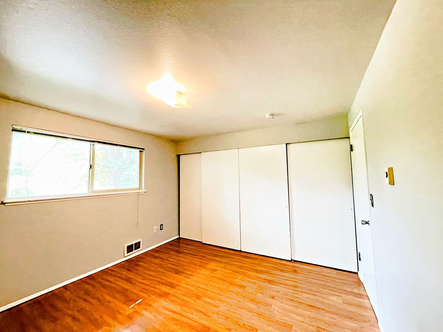 Everett Apartment: 6130 W. Beech St