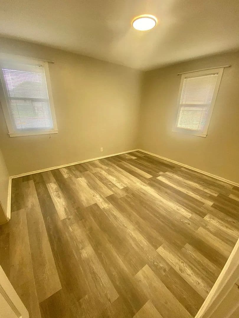Kirkland House: 6731 104th Ave NE