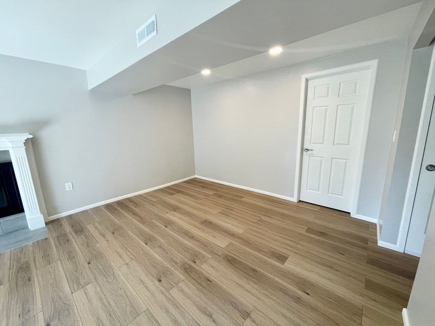 Lynnwood Apartment: 18926 65th PL. W