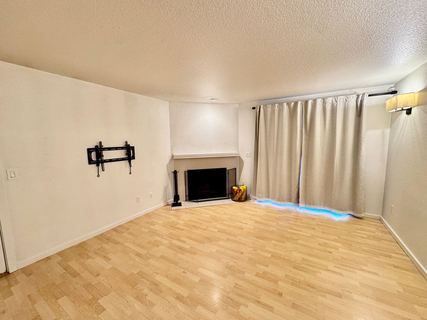 Kirkland Condo: 210 9th St Unit E103