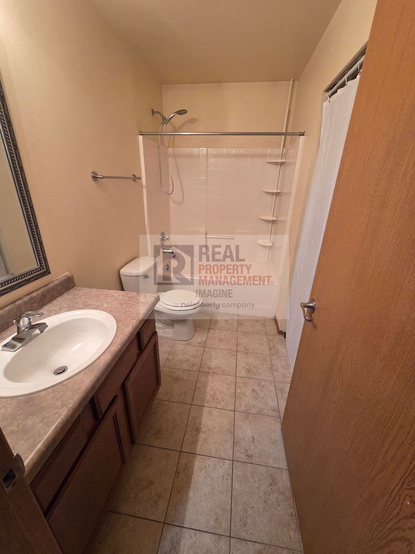 Yelm House: 9978 Dragt Street SE
