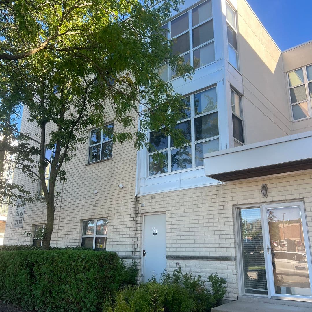 Milwaukee House: 2134 N Commerce