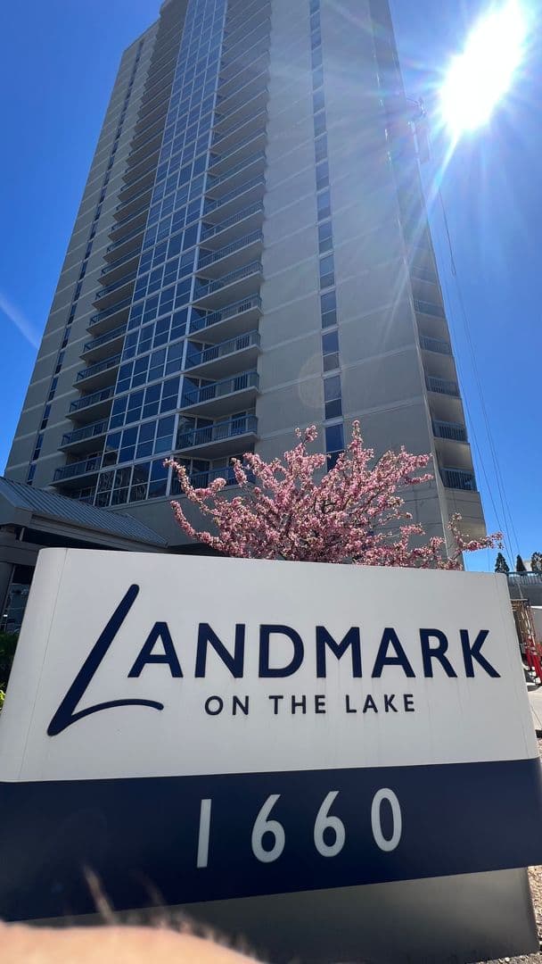 Milwaukee Condo: 1660 N PROSPECT AV