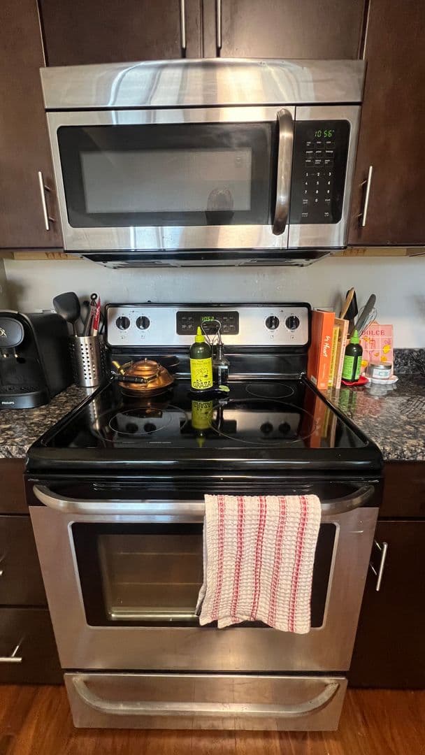 Milwaukee Condo: 1660 N PROSPECT AV