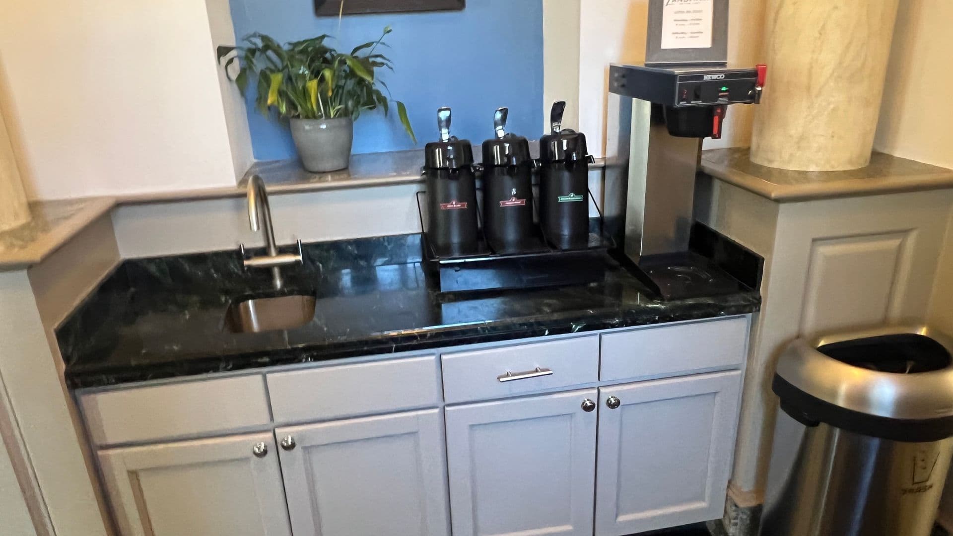 Milwaukee Condo: 1660 N PROSPECT AV