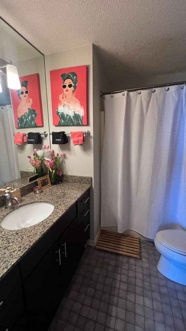 Milwaukee Condo: 1660 N PROSPECT AV
