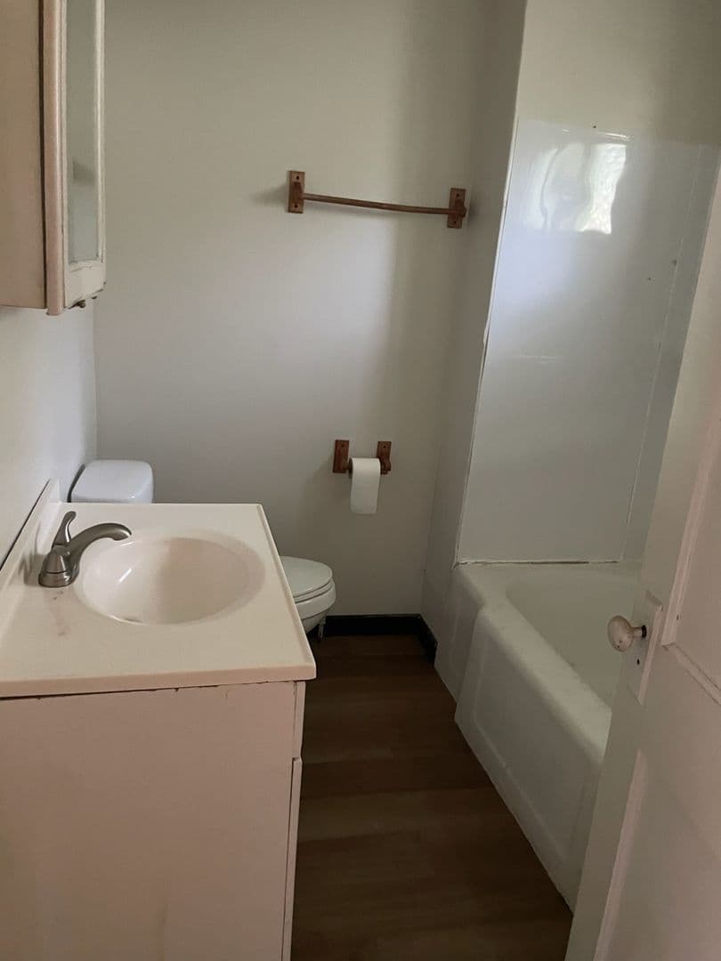 Charleston Apartment: 2331 1/2 Washington Street West