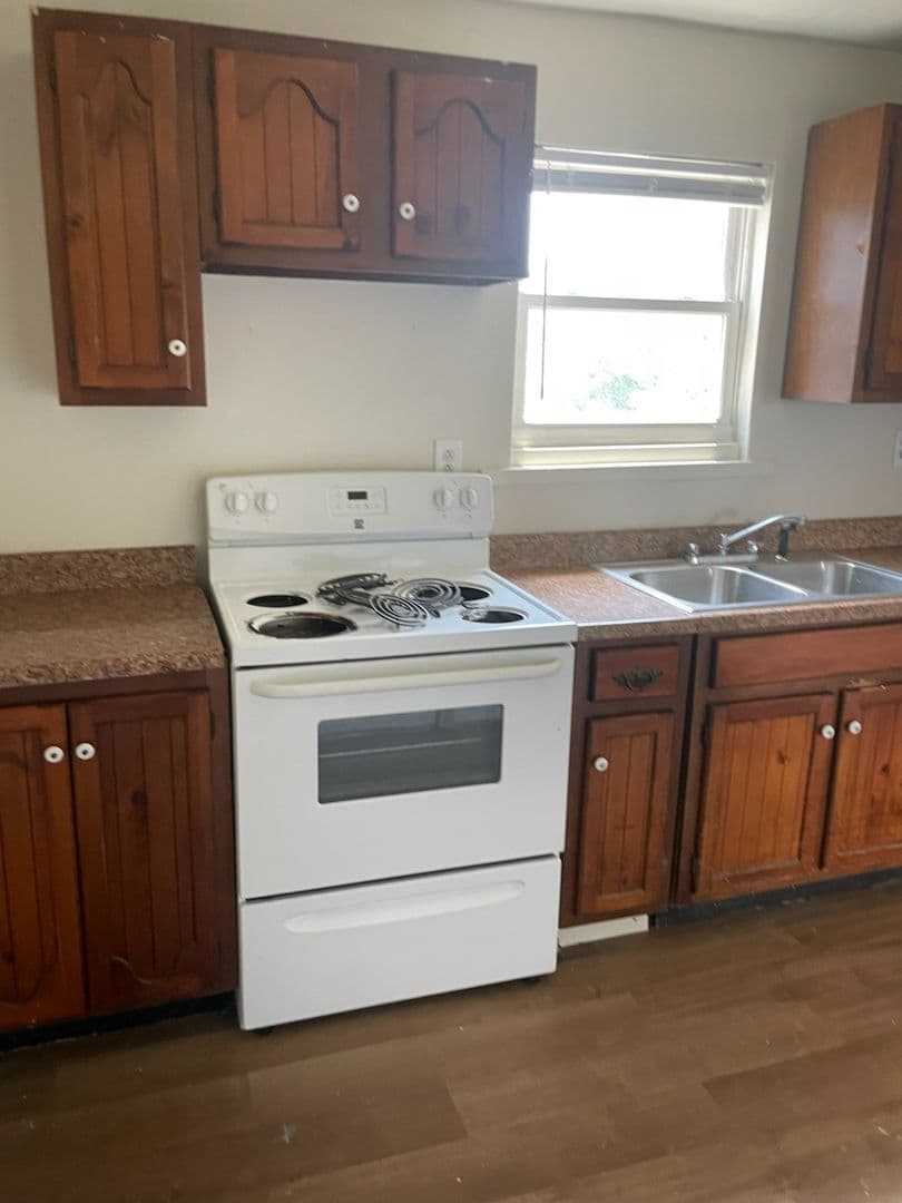 Charleston Apartment: 2331 1/2 Washington Street West