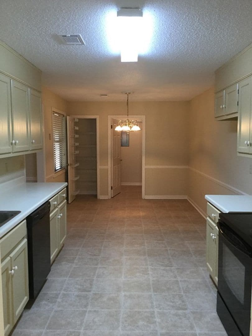 Tuscaloosa House: 1068 Vineyards Drive
