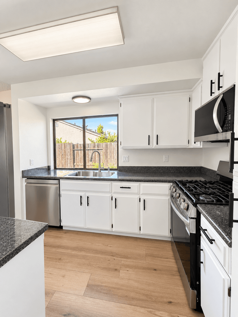 Sacramento House: 5013 Timbercreek Way