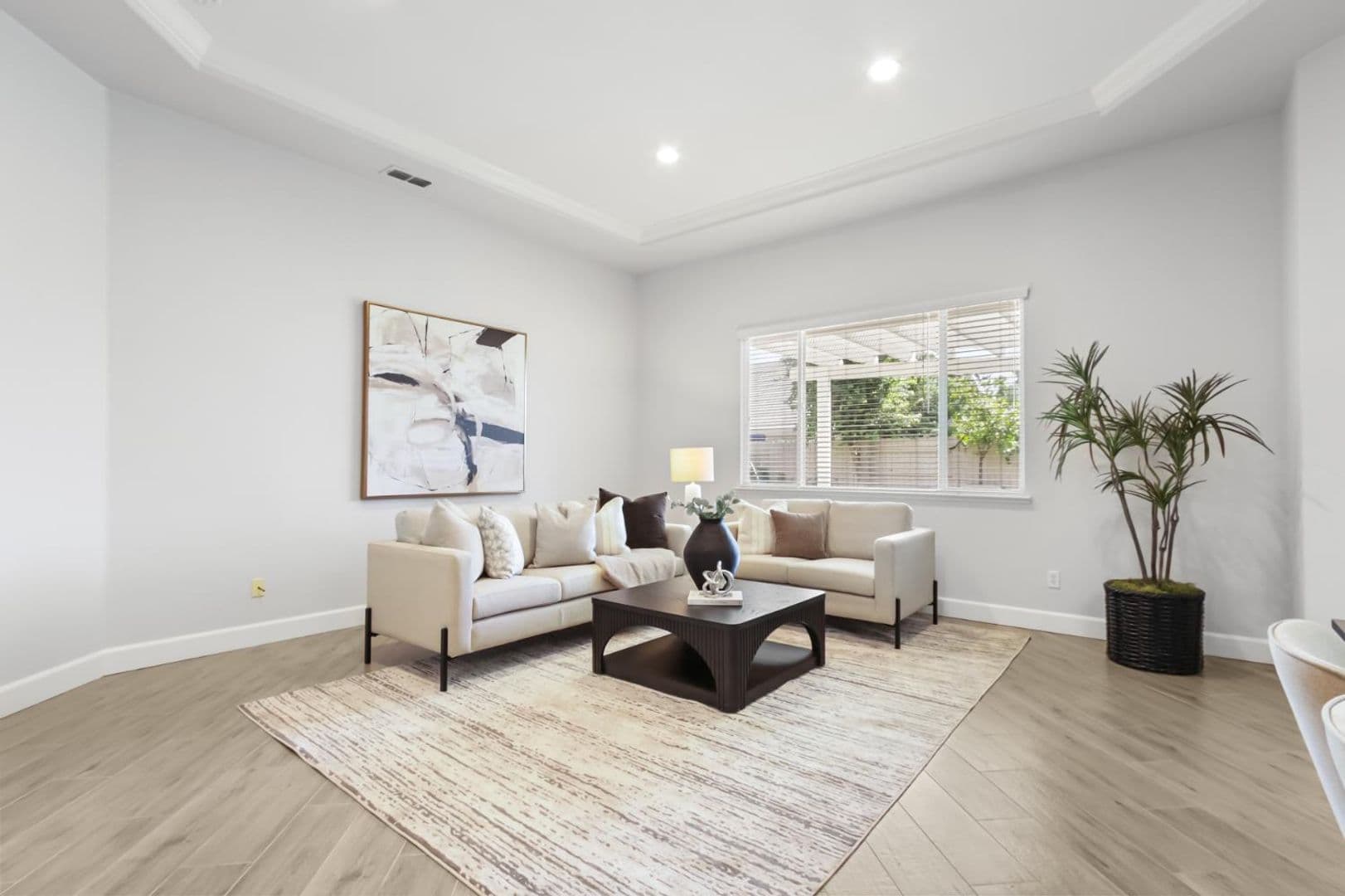 Sacramento House: 5085 Dodson Lane