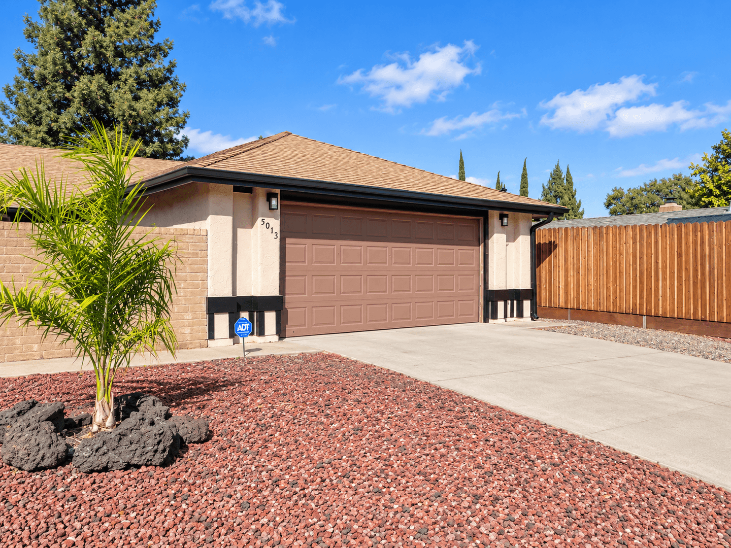 Sacramento House: 5013 Timbercreek Way