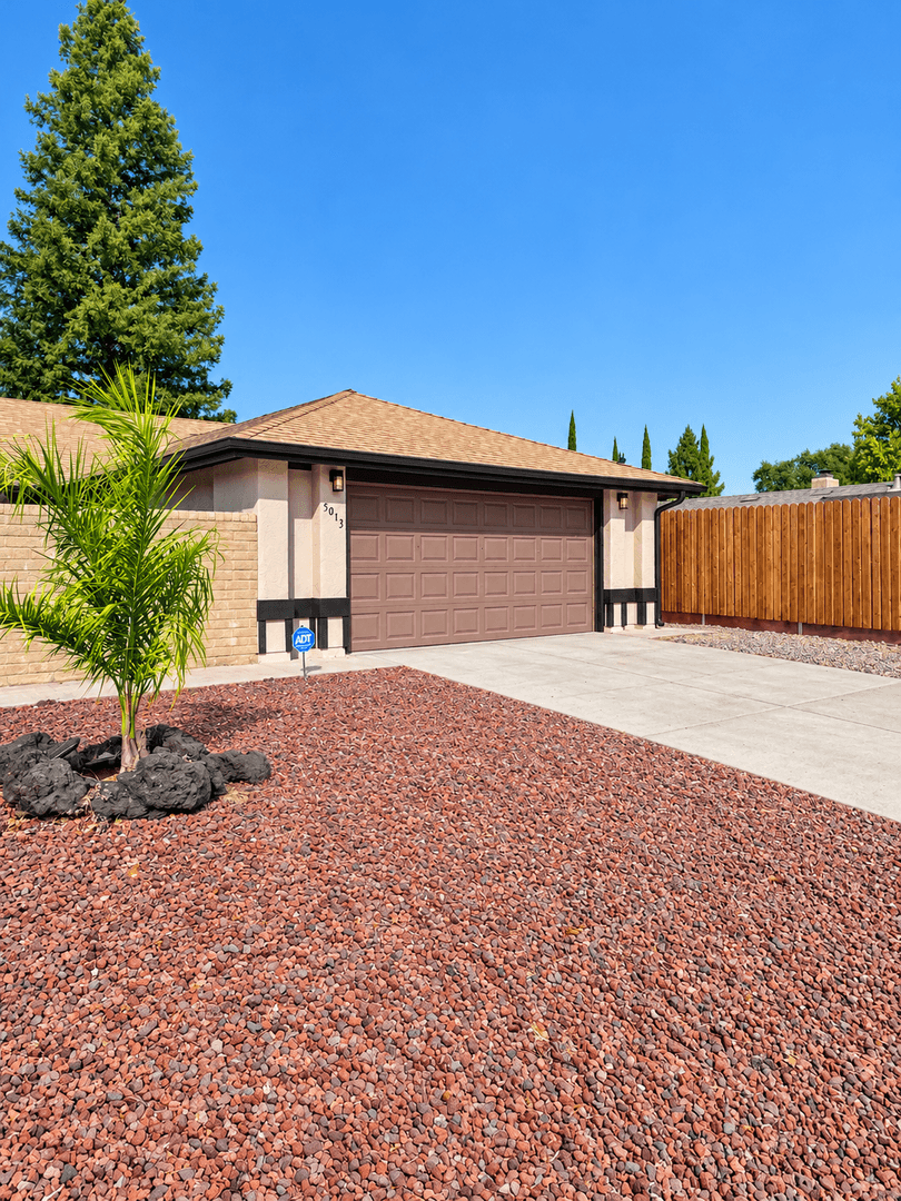 Sacramento House: 5013 Timbercreek Way