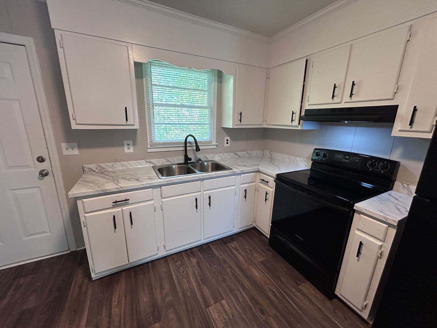 Thomasville Apartment: 115 Cox Avenue