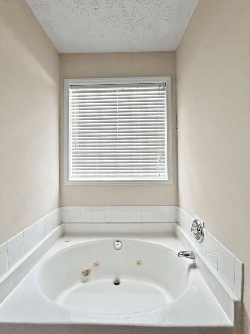 Fayetteville House: 7701 Redwood Avenue