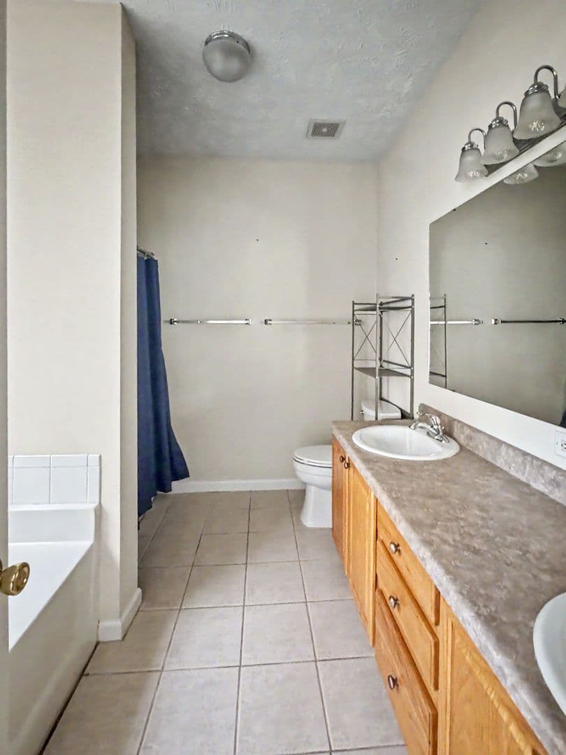 Fayetteville House: 7701 Redwood Avenue